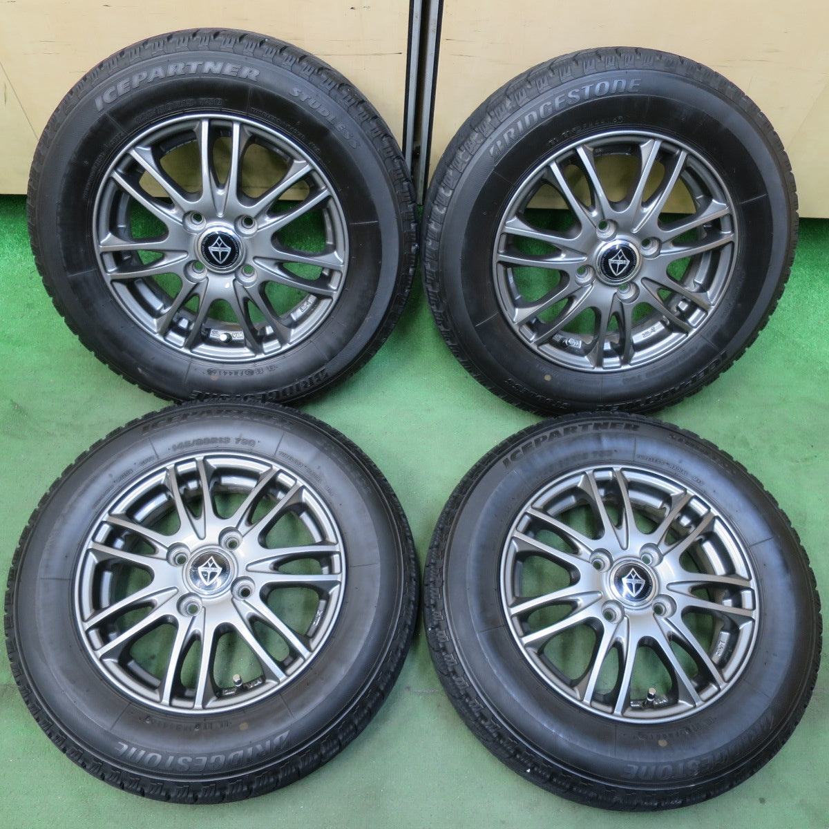 キレイ★スタッドレス 145/80R13 ブリヂストン アイスパートナー VELVA ヴェルヴァ 13インチ PCD100/4H★5102801イス