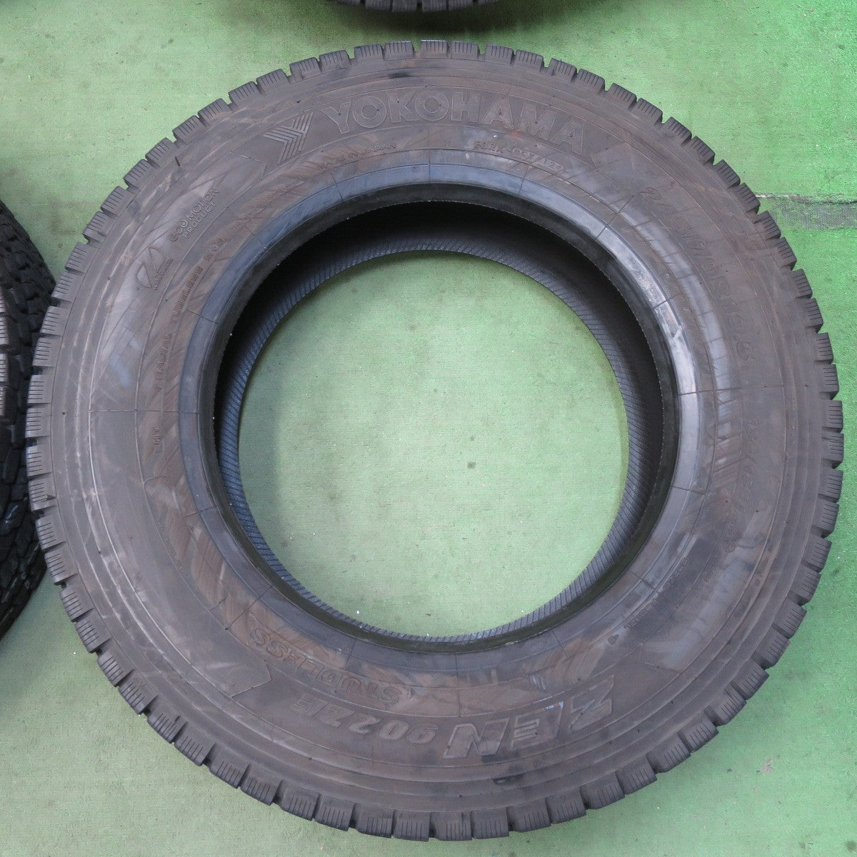 バリ溝！24年！9分★トラック タイヤ 245/70R19.5 136/134J スタッドレス ヨコハマ ZEN 902ZE 19.5インチ★5122013イスタ