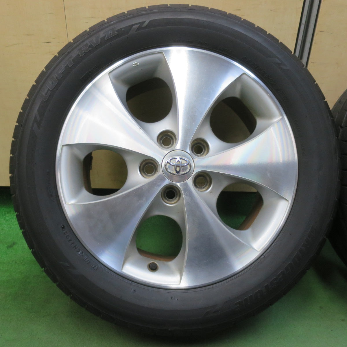 バリ溝！9.5分★トヨタ 10系 アルファード ヴェルファイア 純正 225/55R17 ブリヂストン LUFT RV2 17インチ PCD114.3/5H★5120205イノ