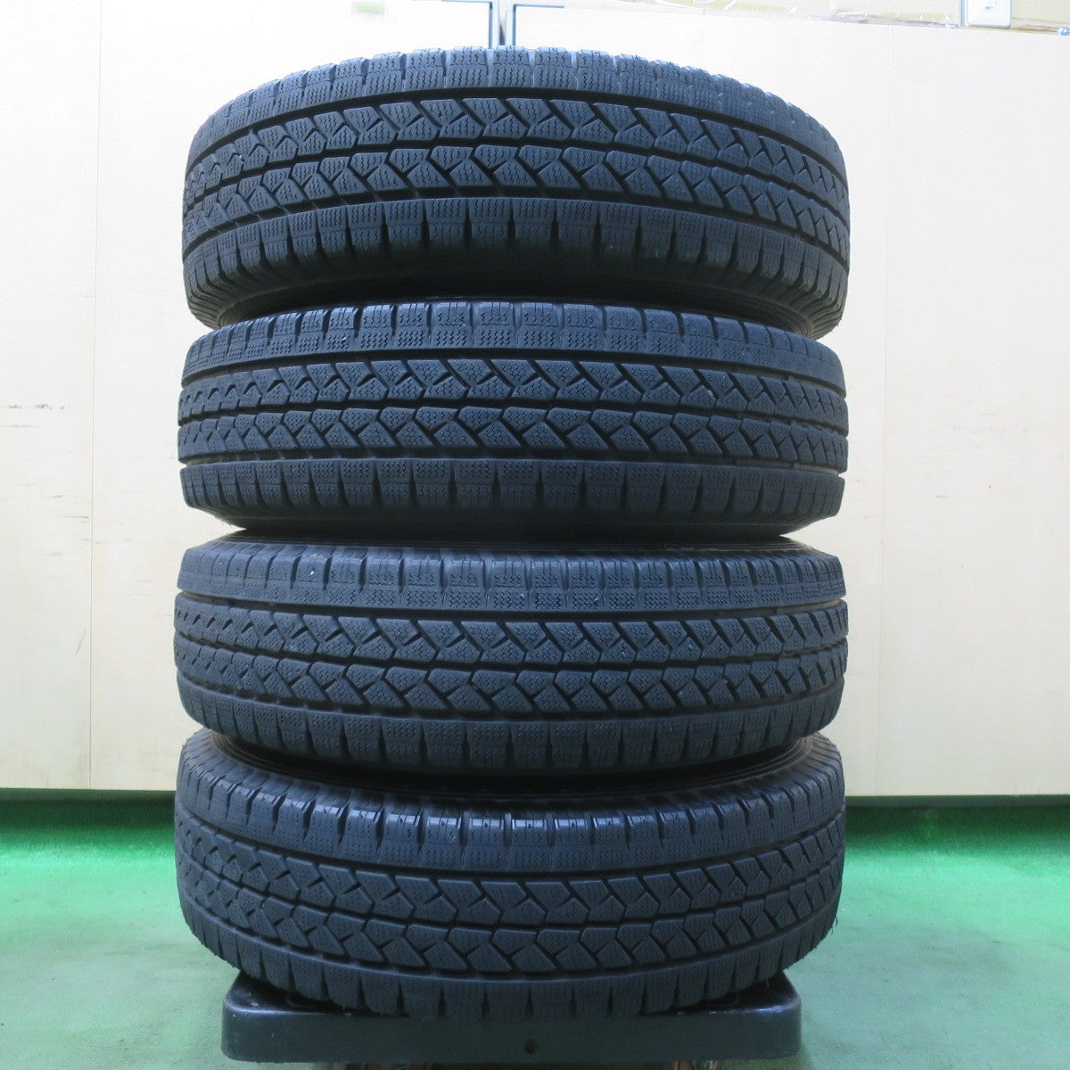 バリ溝！21年！9.5分★スタッドレス 175R14 8PR ブリヂストン ブリザック VL1 スチール ホイール 14インチ PCD114.3/5H★5112108イス