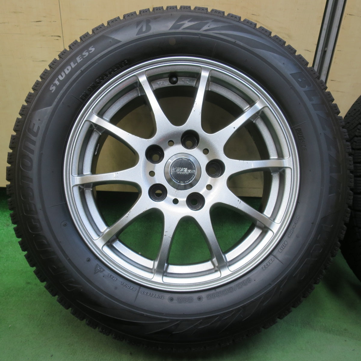 バリ溝！9.5分★スタッドレス 195/65R15 ブリヂストン ブリザック VRX2 X CROSS SPEED PREMIUM クロススピード 15インチ PCD114.3/5H★5121305イス
