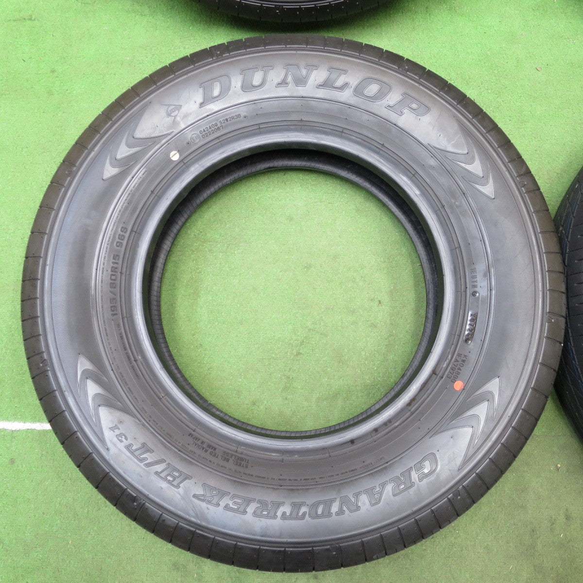 新車外し！26年★195/80R15 ダンロップ グラントレック H/T31 タイヤ 15インチ ジムニーシエラ ジムニーノマド 等★6040302NGノタ