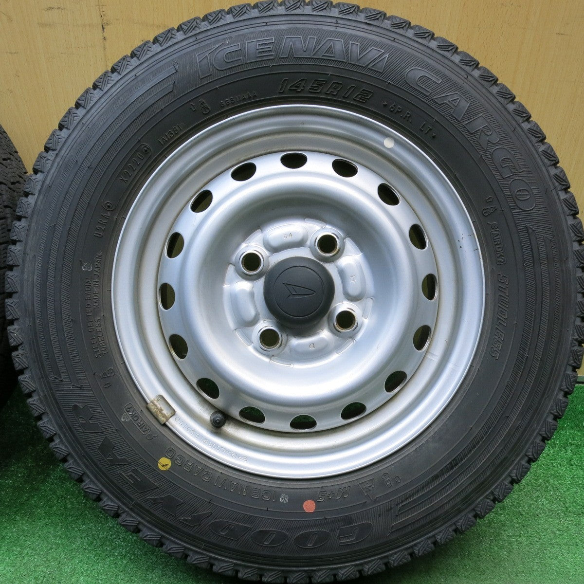 バリ溝！キレイ！9分★ダイハツ ハイゼット 純正 スチール 145R12 6PR スタッドレス グッドイヤー アイスナビ CARGO カーゴ 12インチ PCD100/4H★6011110HAス