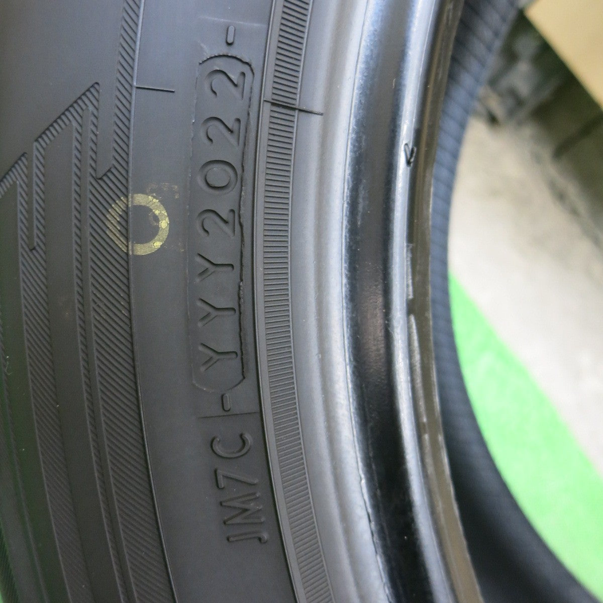バリ溝！22年！9.5分！1本★235/55R18 ヨコハマ BluEarth-XT AE61 タイヤ 18インチ ハリアー レクサス NX 等★5043003ナノタ