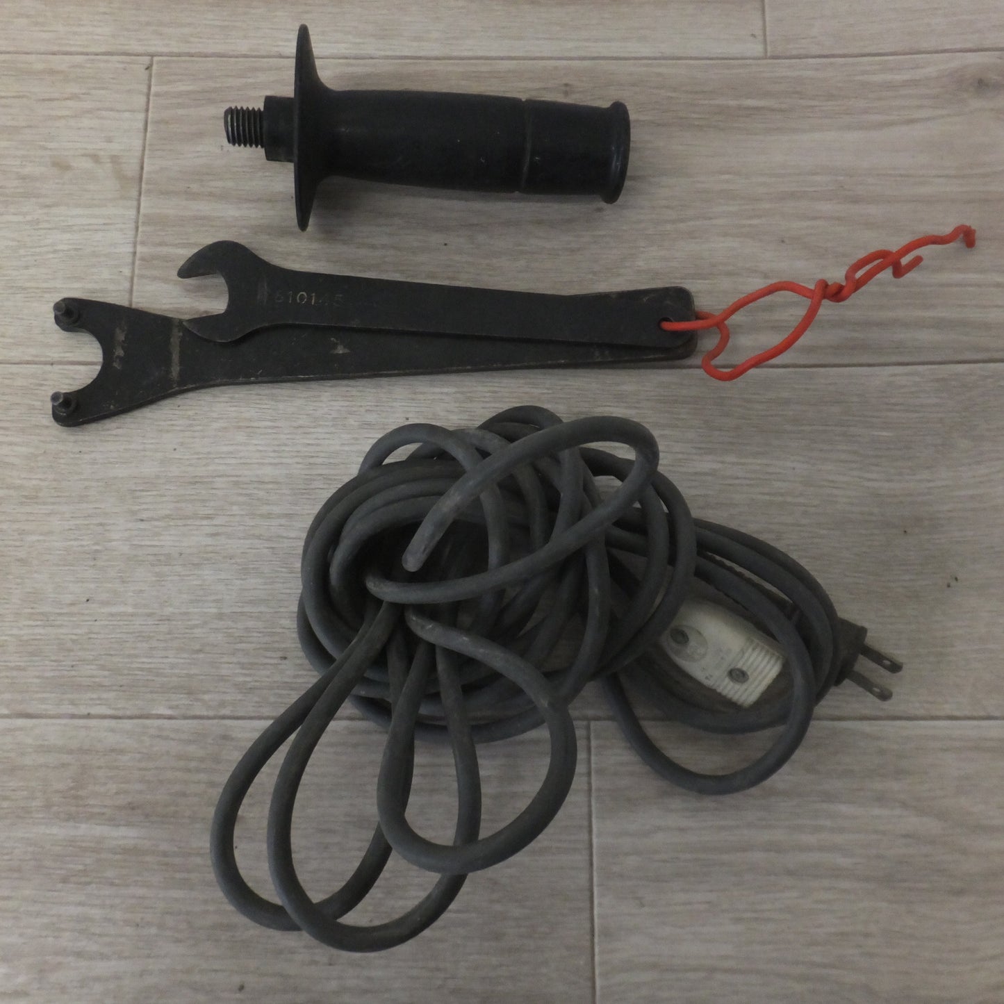 [送料無料] ★マキタ makita 180mm ディスクグラインダ 9047L　100V 15A 50-60Hz 1430W★