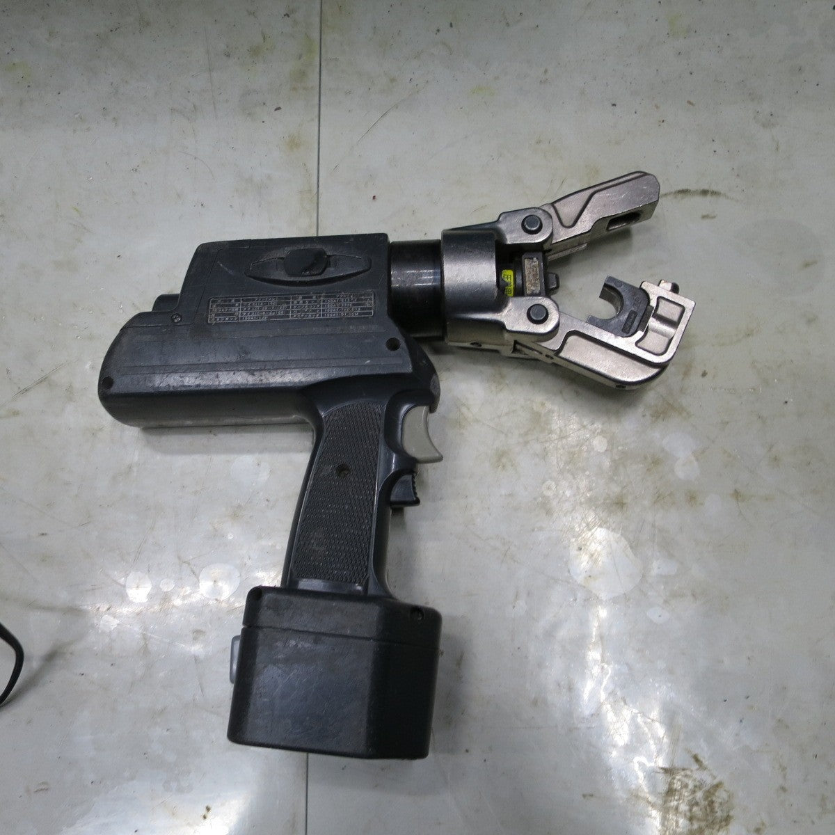 [送料無料] 付属品付き◆IZUMI 泉精器 電動 油圧式 多機能 工具 REC-150FM 電動 工具 充電器 CH-3MH バッテリー BP-12F 12V◆