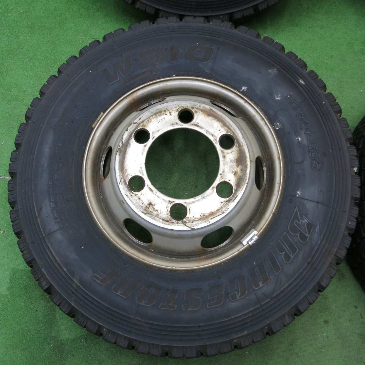 バリ溝！22年！9.5分★トラック 245/80R17.5 133/131J スタッドレス ブリヂストン W910 TOPY スチール 17.5インチ 135-12CSP PCD222.25/6H★5060306ナス