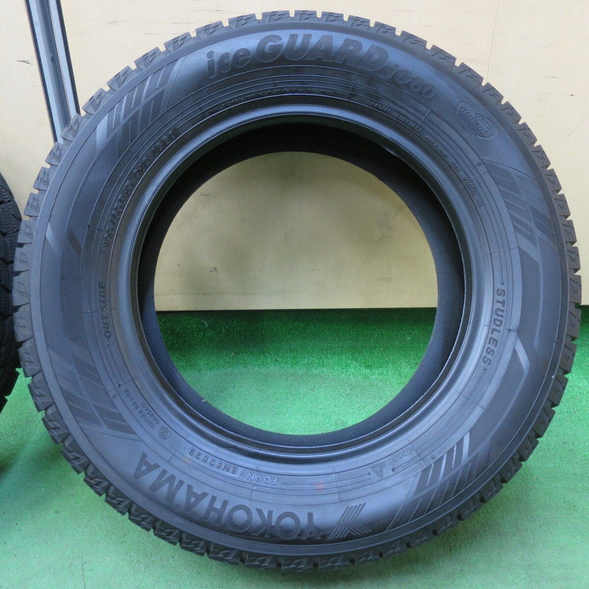 バリ溝！22年！ほぼ10分★スタッドレス 195/65R15 ヨコハマ アイスガード iG60 タイヤ 15インチ プリウス ノア ヴォクシー 等★5021510イスタ