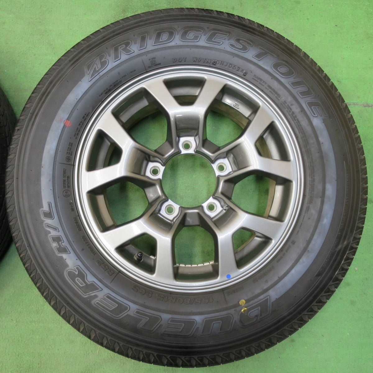 [送料無料] 新車外し！24年★スズキ JB74W ジムニーシエラ 純正 195/80R15 ブリヂストン デューラー H/L 852 15インチ PCD139.7/5H★5032004イノ