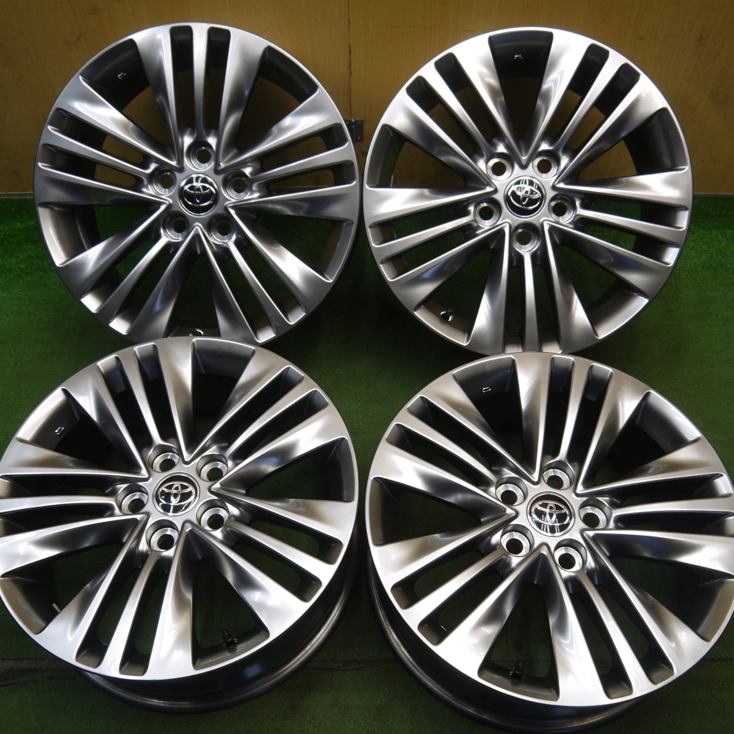 新車外し★トヨタ 40系 アルファード Zグレード 純正 ホイール 18インチ 18×7J PCD120/5H★6070104KKホ