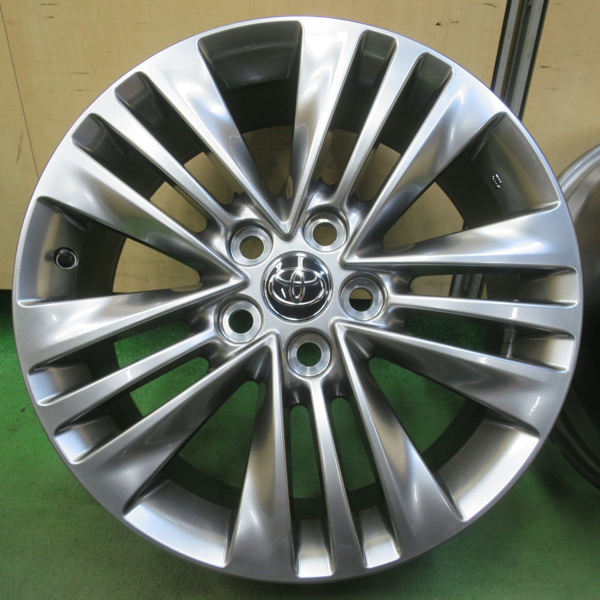 新車外し★トヨタ 40系 アルファード Zグレード 純正 ホイール 18インチ 18×7J PCD120/5H★6061401イホ