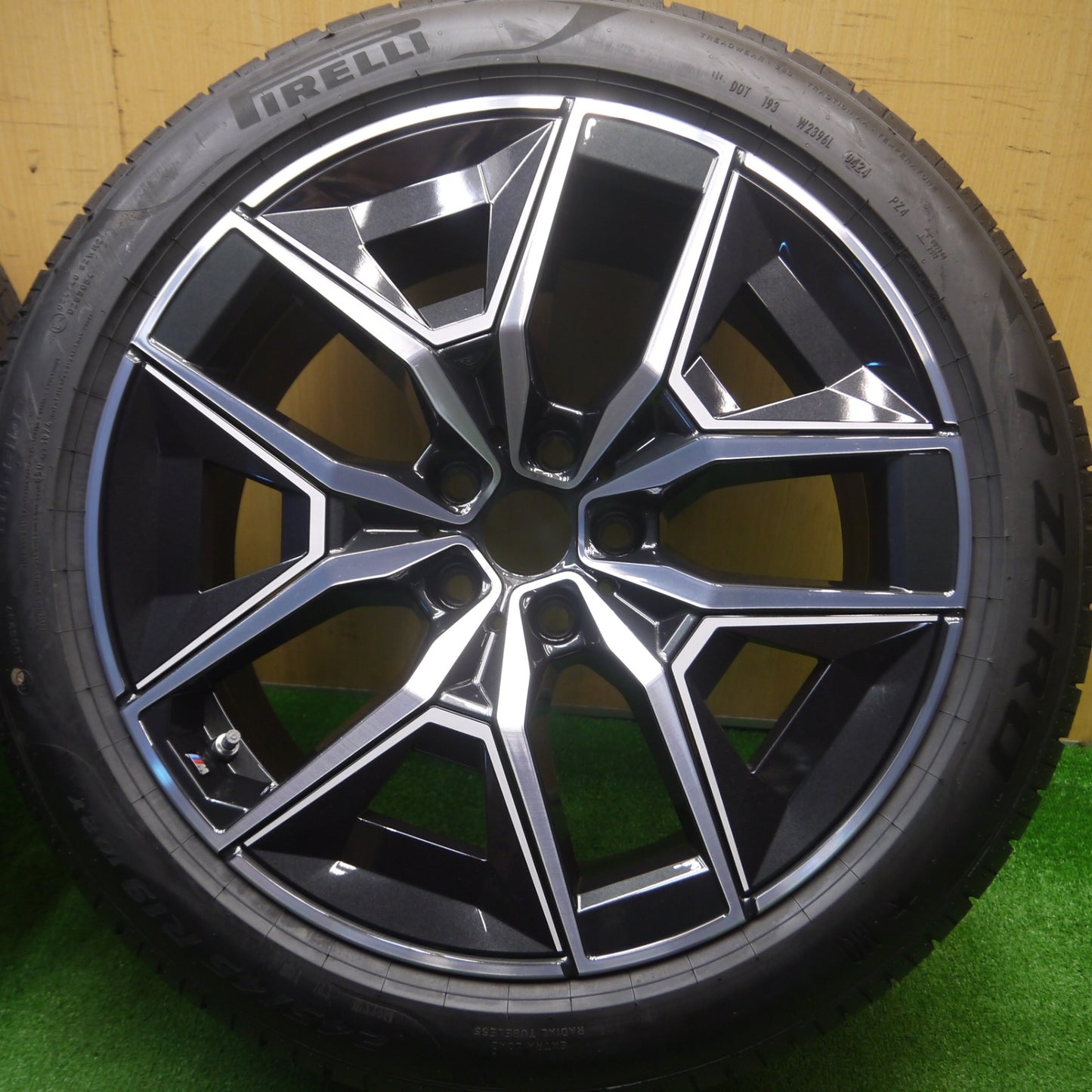 [送料無料] 新車外し！24年★BMW i5 eDrive40 Mスポーツ 純正 245/45R19 ピレリ PZERO 19インチ PCD112/5H★4110803Hノ