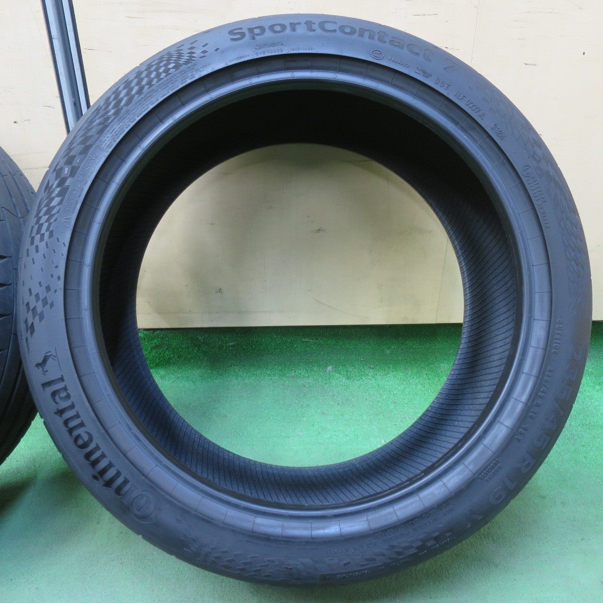 バリ溝！24年！8.5分★235/45R19 コンチネンタル スポーツコンタクト7 タイヤ 19インチ レクサス LBX ボルボ V60CC ベンツ GLA 等★5111510イノタ