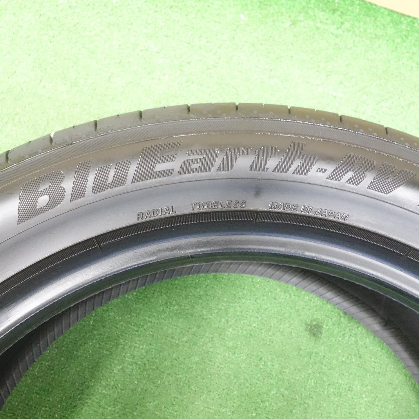 バリ溝！24年！9.5分以上！1本★235/50R18 ヨコハマ BluEarth-RV RV03 ブルーアース 18インチ タイヤ アルファード ヴェルファイア 等★6032503KTノタ