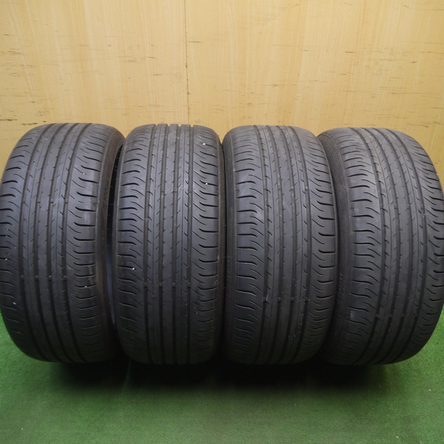 [送料無料] バリ溝！24年！9分★225/40R18 ダンロップ SPスポーツマックス 050 タイヤ 18インチ プリウス カローラスポーツ インプレッサ 86 BRZ等★5020401Hノタ