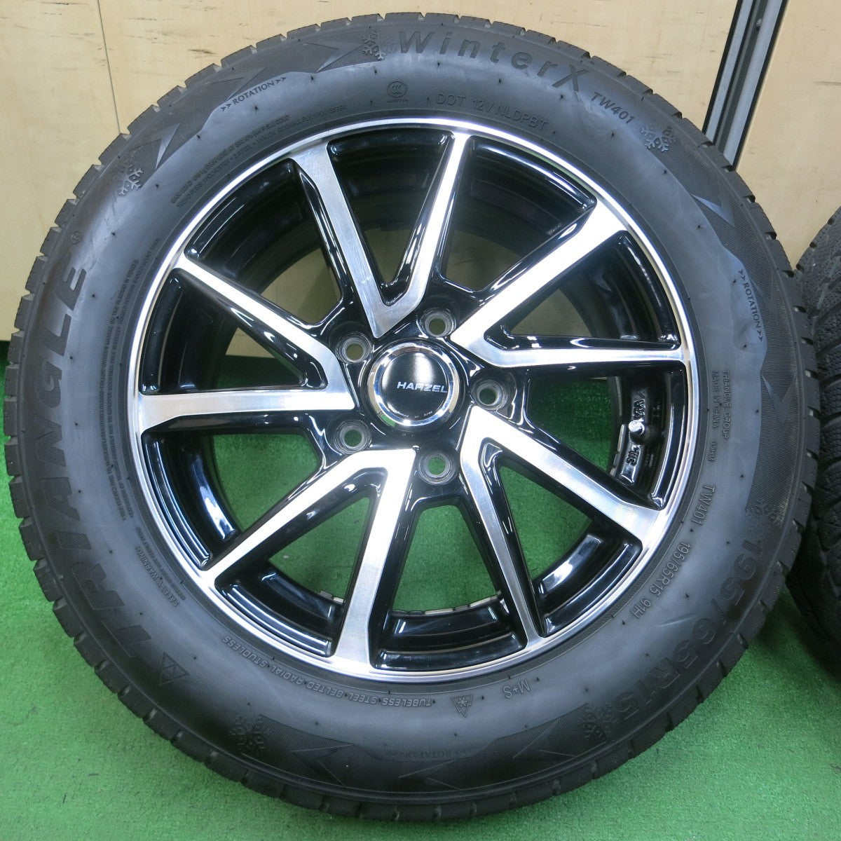 *送料無料* バリ溝！22年！キレイ！8.5分★スタッドレス 195/65R15 トライアングル WinterX TW401 HARZEL Ares 15インチ PCD114.3/5H★4041008イス