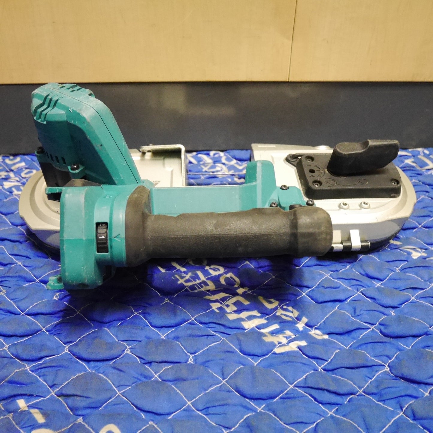 [送料無料] ☆マキタ 充電式 ポータブル バンドソー PB183D 電動 工具 切断機 makita 18V☆