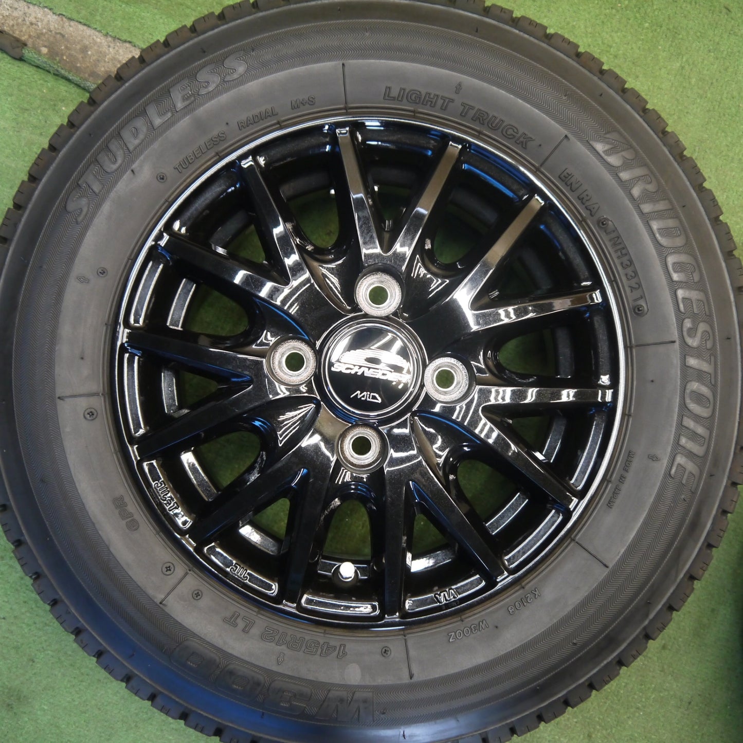バリ溝！キレイ！9分◎スタッドレス 145R12 6PR ブリヂストン W300 SCHNEIDER MiD シュナイダー 12インチ PCD100/4H◎6081702Hス