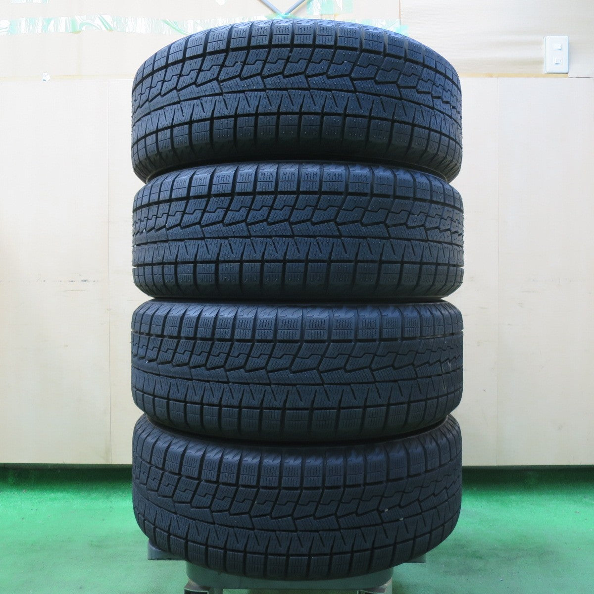[送料無料] タイヤほぼ未使用！22年！キレイ★スタッドレス 195/50R16 ヨコハマ アイスガード iG70 Exceeder エクシーダー 16インチ PCD114.3/5H★4093014イス