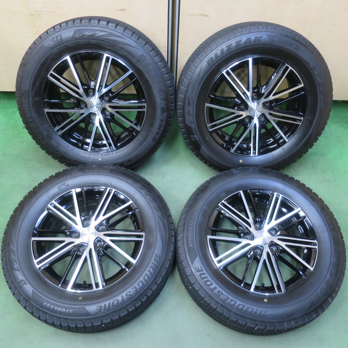 バリ溝！キレイ！9分◎スタッドレス 215/65R16 ブリヂストン ブリザック VRX2 ECO FORME CRS161 エコフォルム 16インチ PCD114.3/5H◎6072002イス