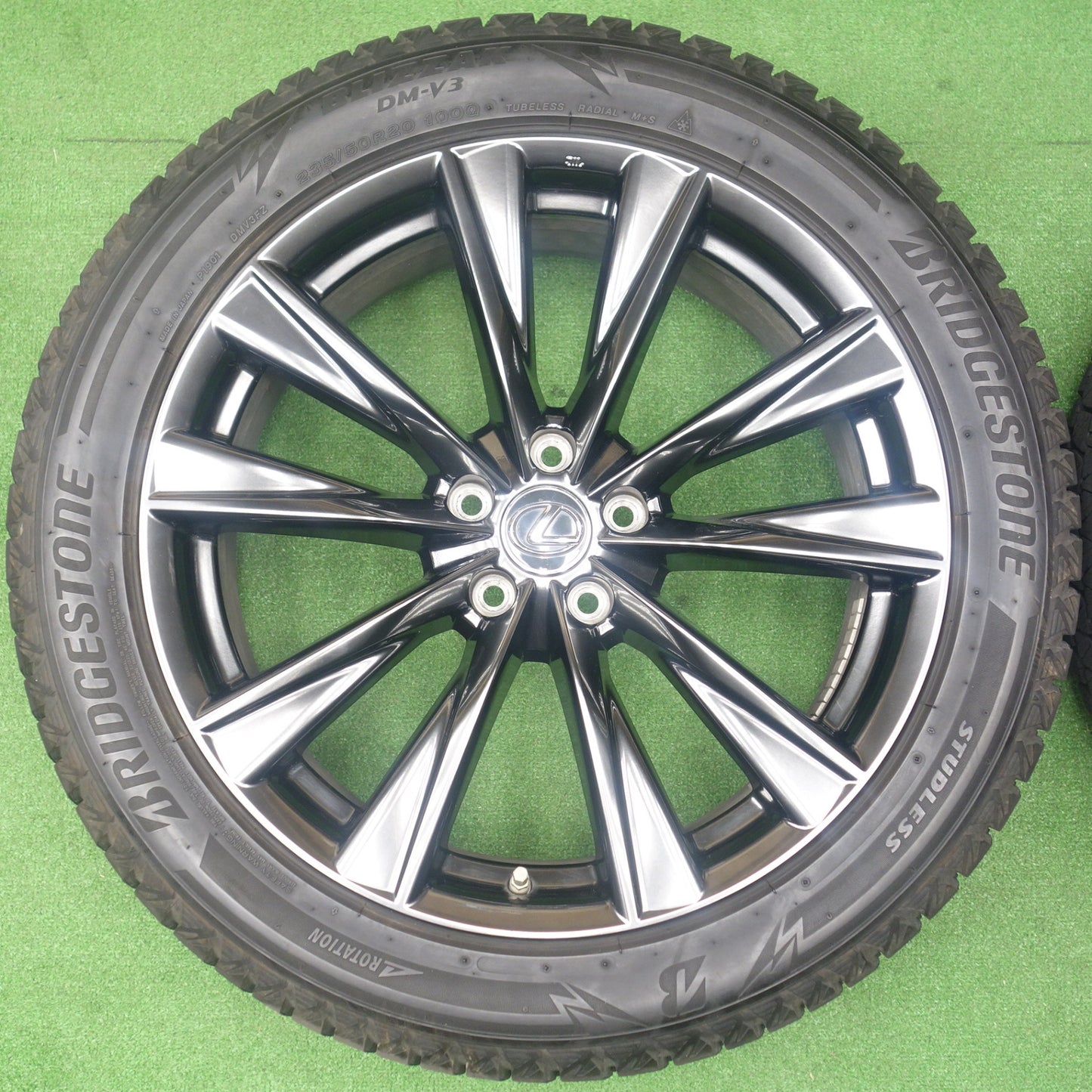 センサー付！バリ溝！23年！キレイ！9分★レクサス NX Fスポーツ 純正 235/50R20 スタッドレス ブリヂストン ブリザック DM-V3 20インチ PCD114.3/5H★6030401KTス