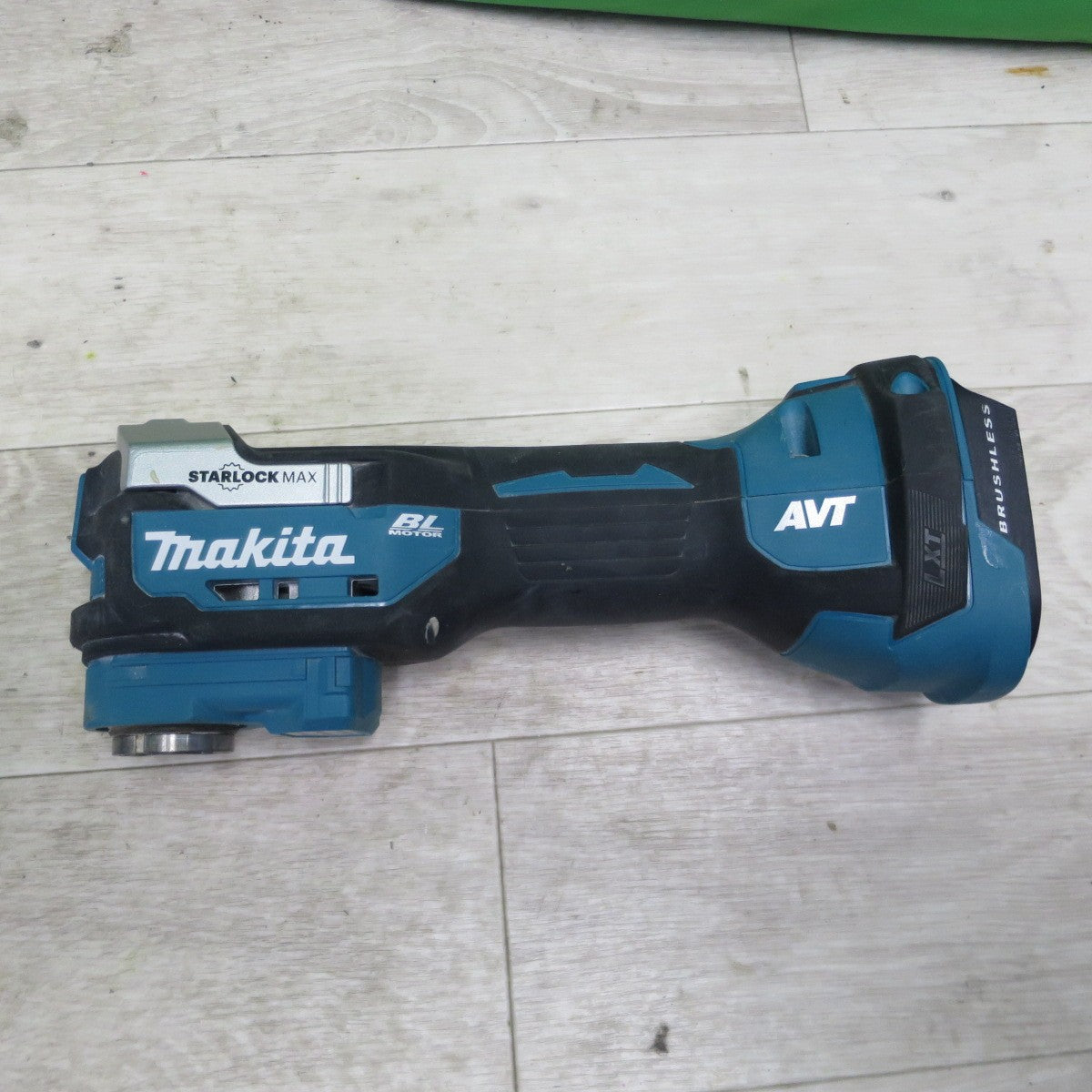 [送料無料] キレイ!付属品付き☆マキタ 充電式 マルチ ツール 18V TM52D 充電器  ケース付き  切断 研削 剥離 電動 工具☆