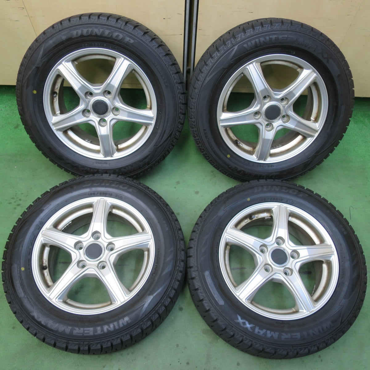バリ溝！24年！9.5分以上★スタッドレス 195/65R15 ダンロップ ウインターマックス WM02 BALMINUM VR5 バルミナ 15インチ PCD114.3/5H★6020506イス