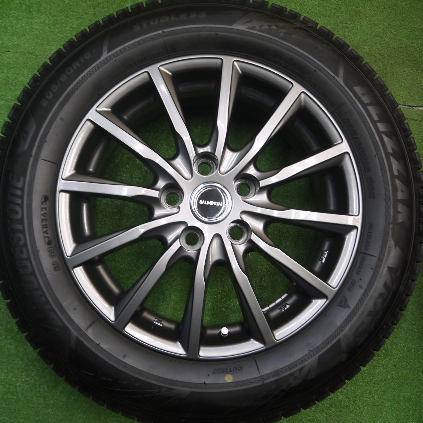 [送料無料] バリ溝！23年！キレイ！ほぼ10分★スタッドレス 205/60R16 ブリヂストン ブリザック VRX3 BALMINUM バルミナ 16インチ PCD114.3/5H★4122309Hス
