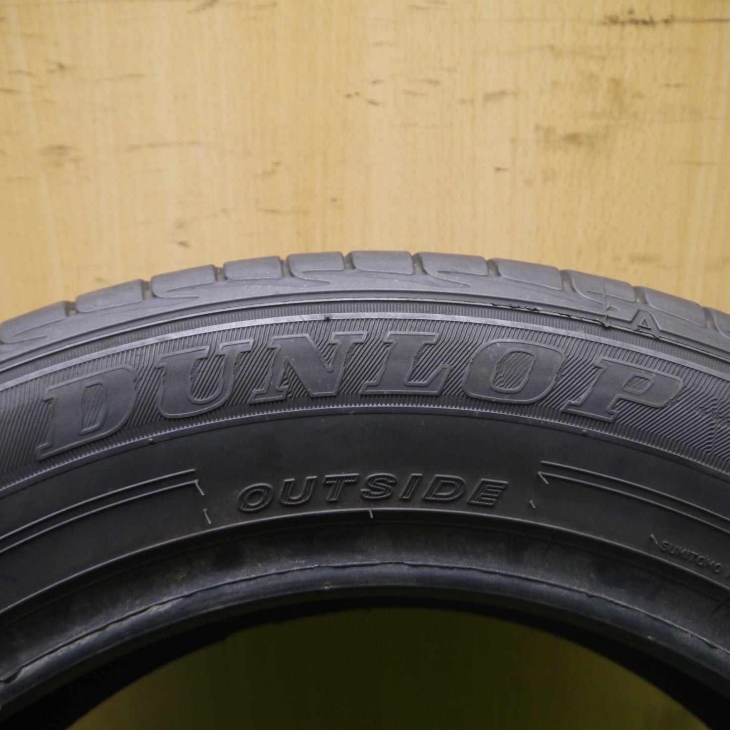 *送料無料* バリ溝！22年！9.5分★175/65R15 ダンロップ LE MANS V ルマン5 タイヤ 15インチ アクア ヴィッツ ノート デミオ スイフト等★4083001Hノタ