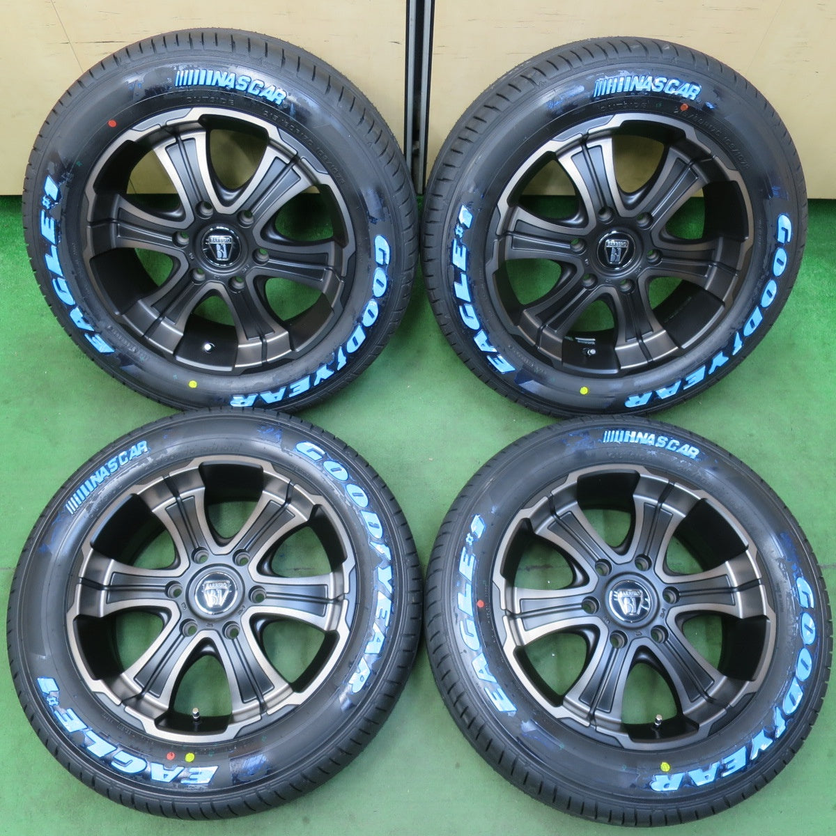 [送料無料] 未使用！24年★BARBERO CRIMSON 215/60R17C 109/107R グッドイヤー イーグル #1 ホワイトレター バルベロ クリムソン 17インチ PCD139.7/6H★5031007イノ