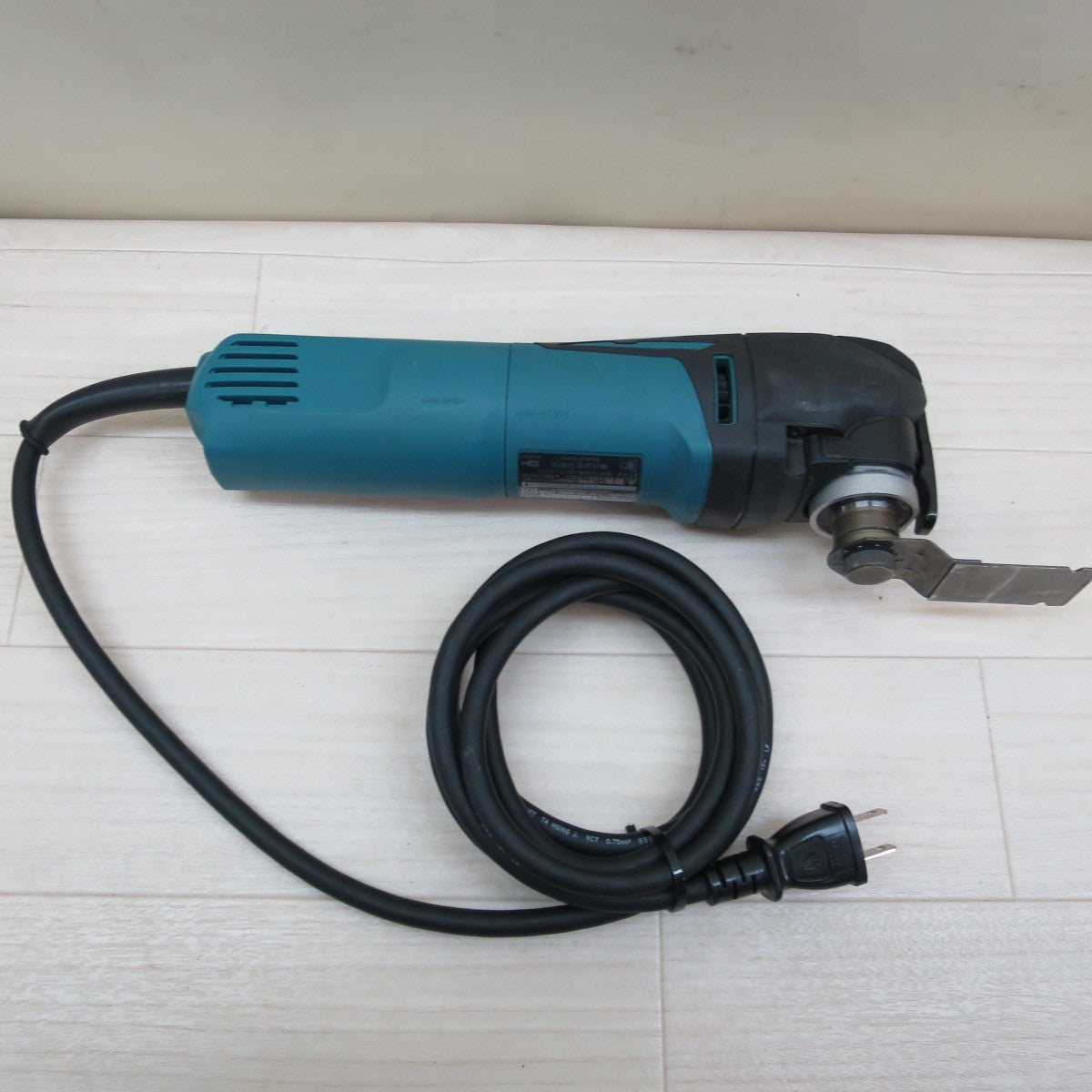 [送料無料] 付属品付き☆マキタ マルチツール TM3010CT 電動 工具 100V コード式 切断 剥離 研磨 makita☆