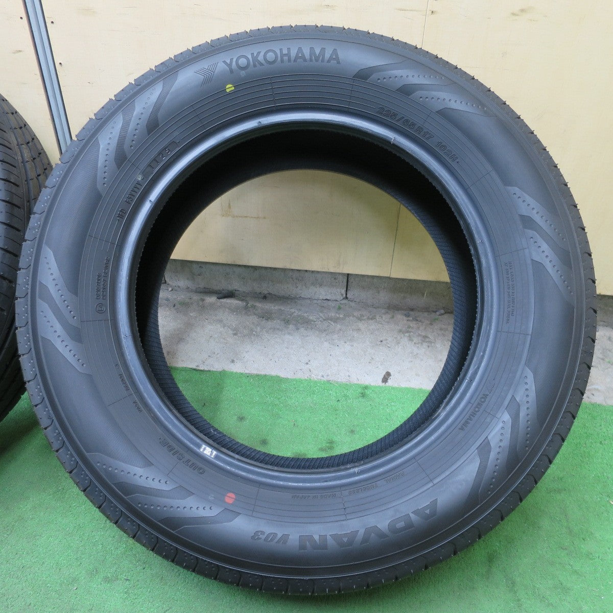 新車外し！25年★225/65R17 ヨコハマ アドバン V03 タイヤ 17インチ 40系 アルファード ヴェルファイア ハリアー RAV4 等★6060502NGノタ