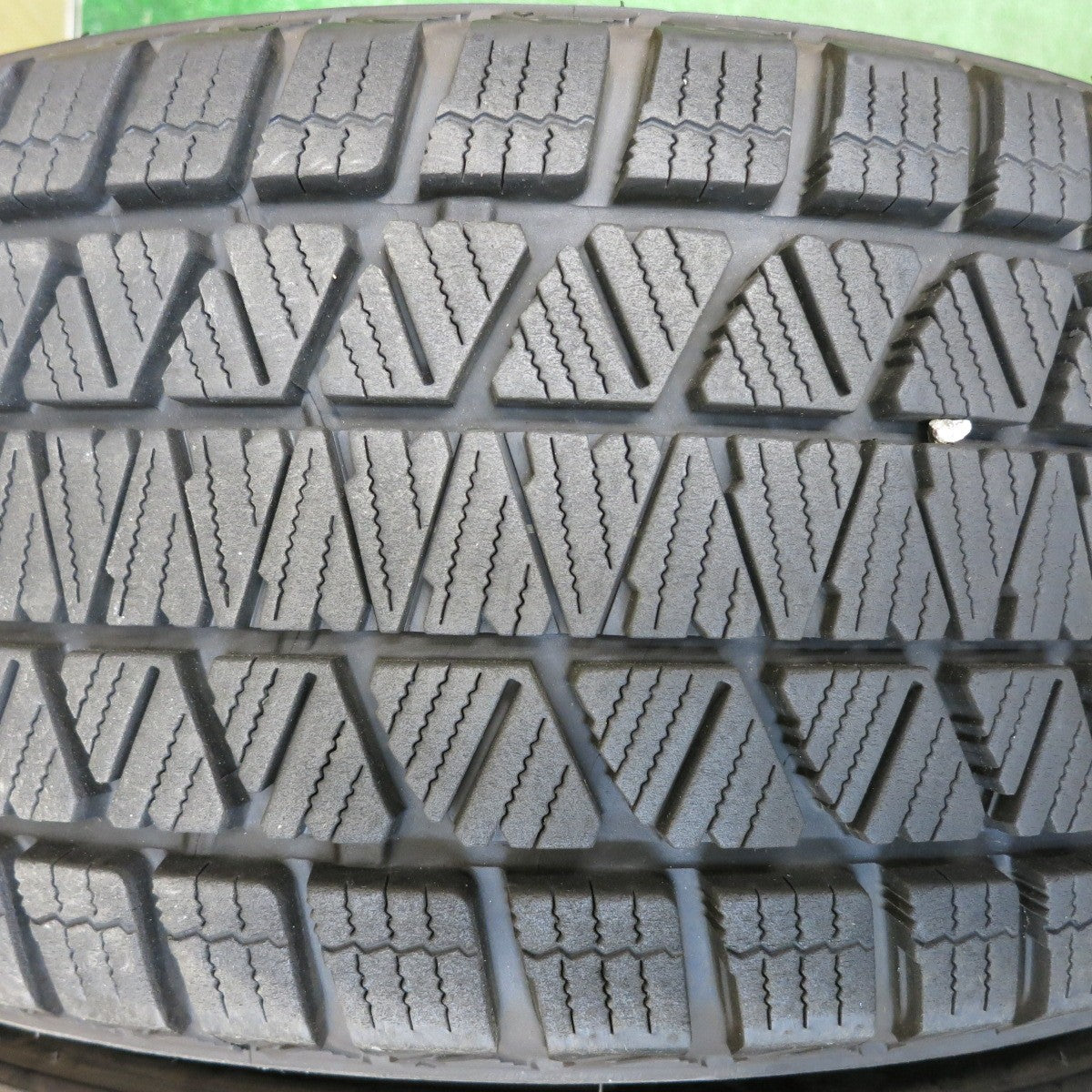 バリ溝！22年！キレイ！9.5分★スバル フォレスター クロスブレイク 純正 225/60R17 スタッドレス ブリヂストン ブリザック DM-V3 17インチ PCD114.3/5H★6052313HAス