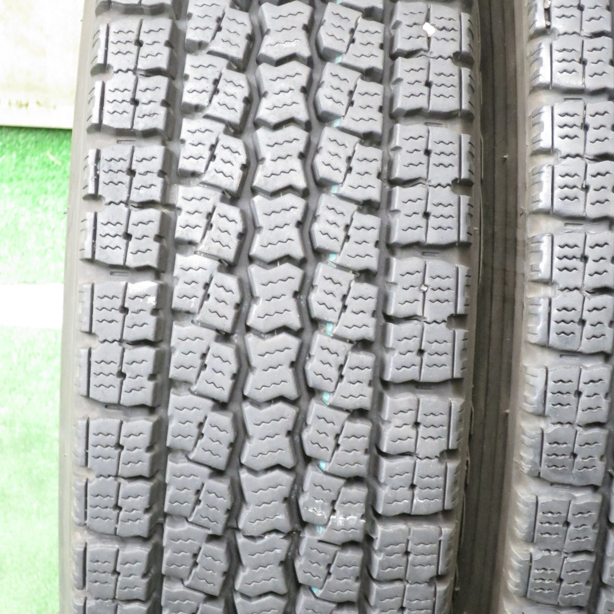 *送料無料* バリ溝！9.5分★トラック タイヤ 225/80R17.5 123/122L スタッドレス トーヨー M919 17.5インチ★4052802クスタ