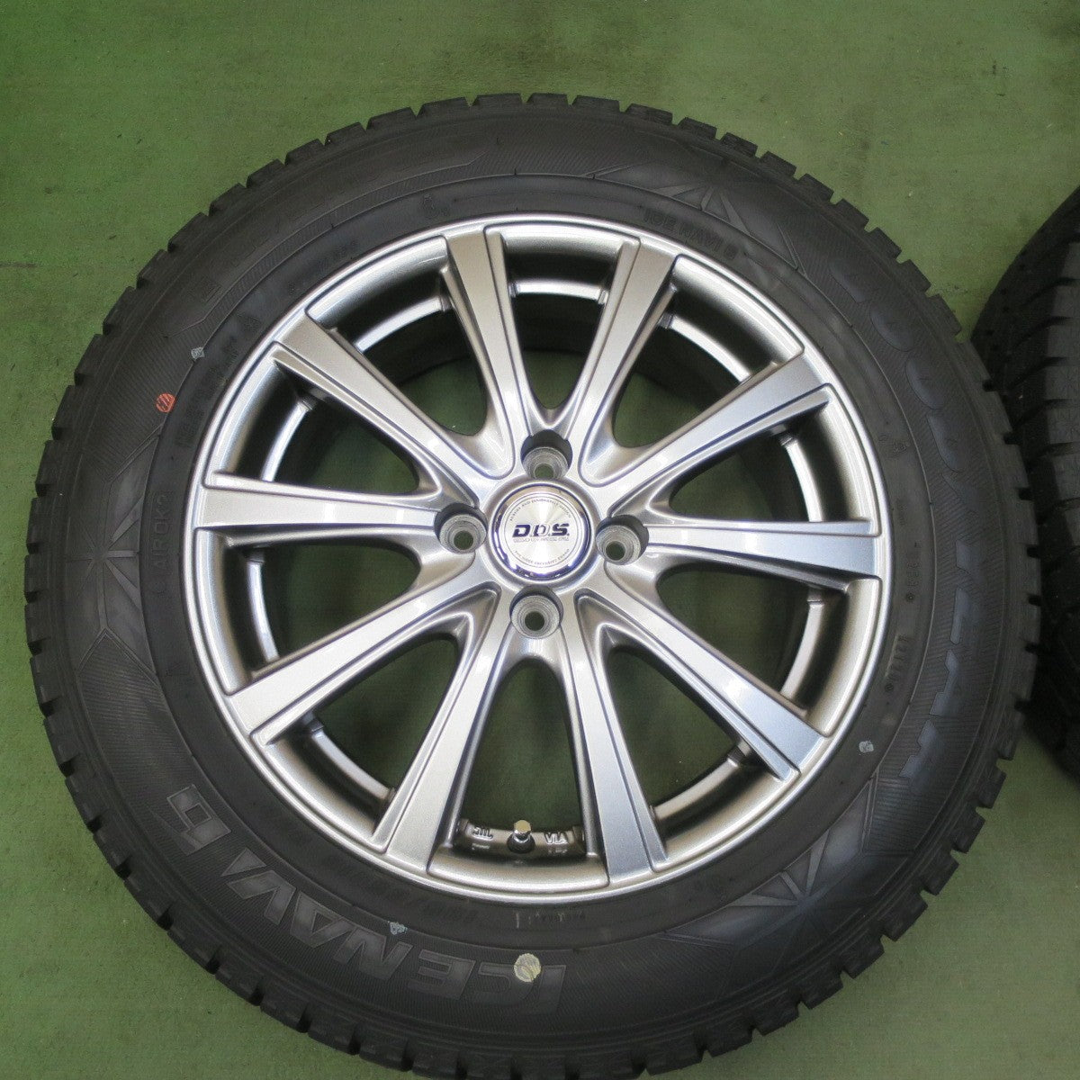 バリ溝！キレイ！ほぼ10分◎スタッドレス 195/65R16 グッドイヤー アイスナビ6 D.O.S. DOS 社外 アルミ 16インチ PCD100/4H◎6100702HNス