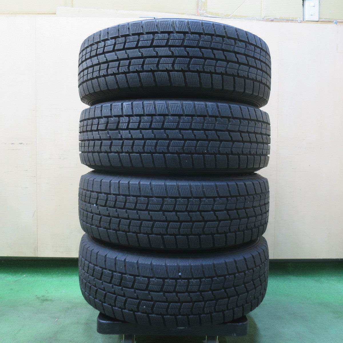 バリ溝！23年！キレイ！9.5分★スタッドレス 205/65R16 グッドイヤー アイスナビ7 ravrion RS01 ラブリオン 16インチ PCD114.3/5H★6021308イス