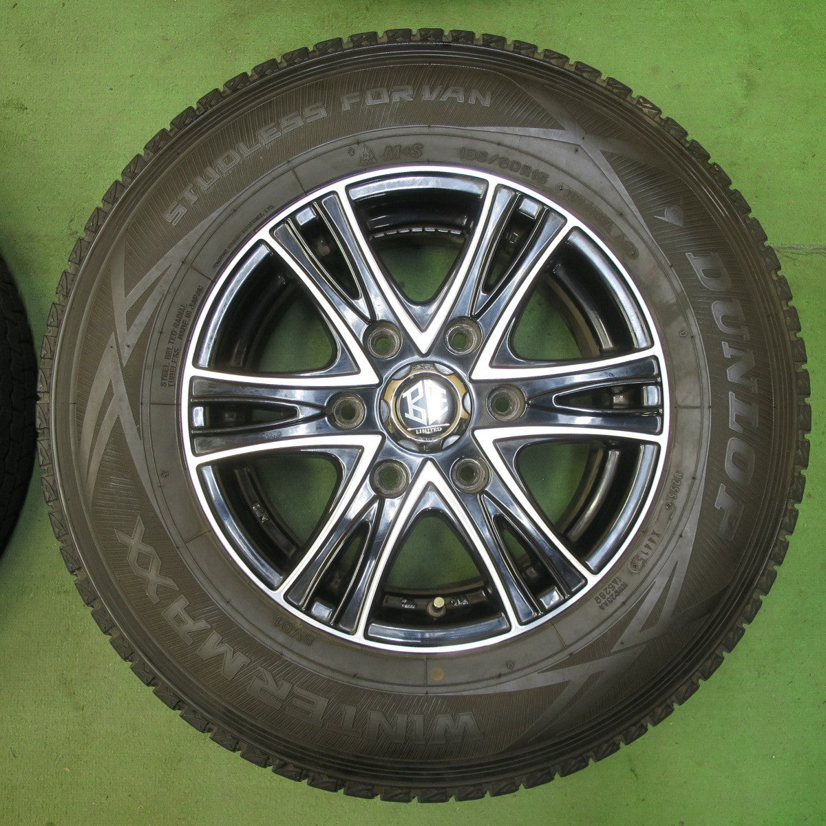 バリ溝！9.5分★ハイエース 等 195/80R15 107/105L スタッドレス ダンロップ ウインターマックス SV01 BE LIMITED 15インチ PCD139.7/6H★5071501TTス