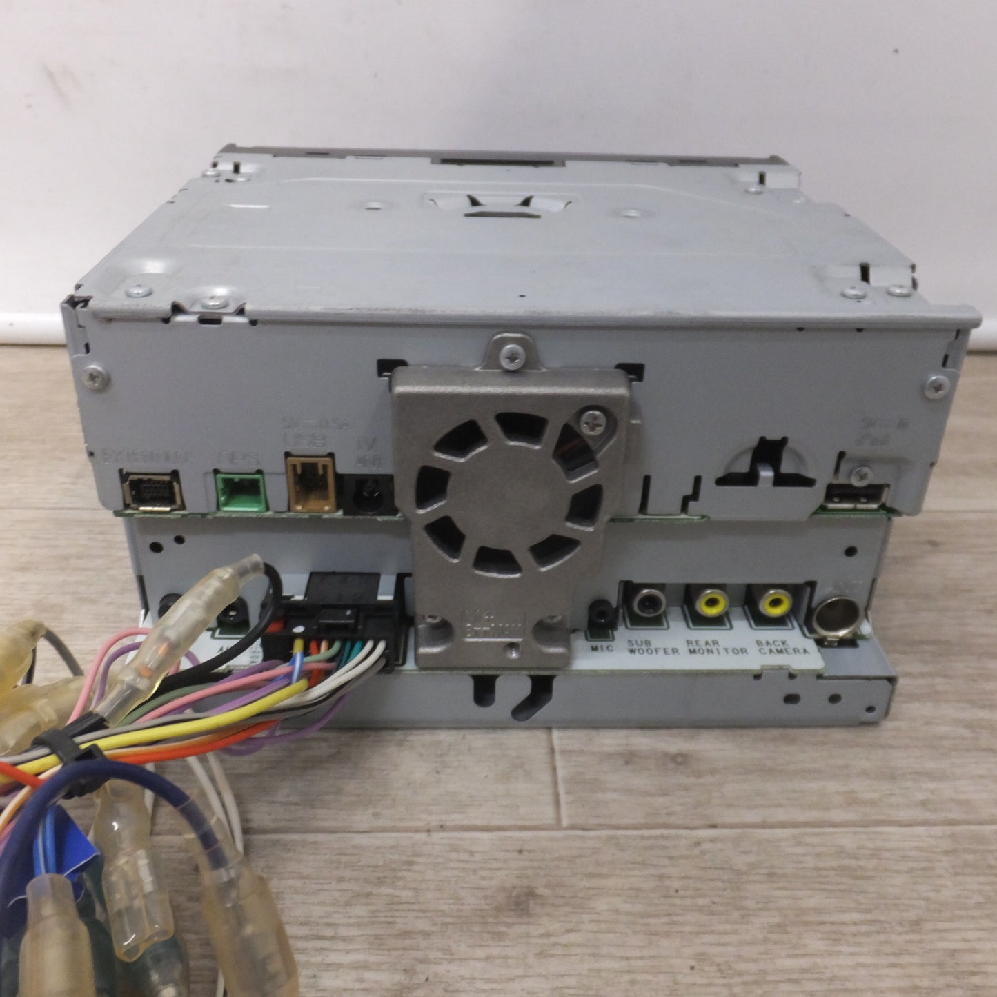 [送料無料] ★カロッツェリア carrozzeria AV一体型メモリーナビゲーション 楽ナビ AVIC-RZ05[26]★