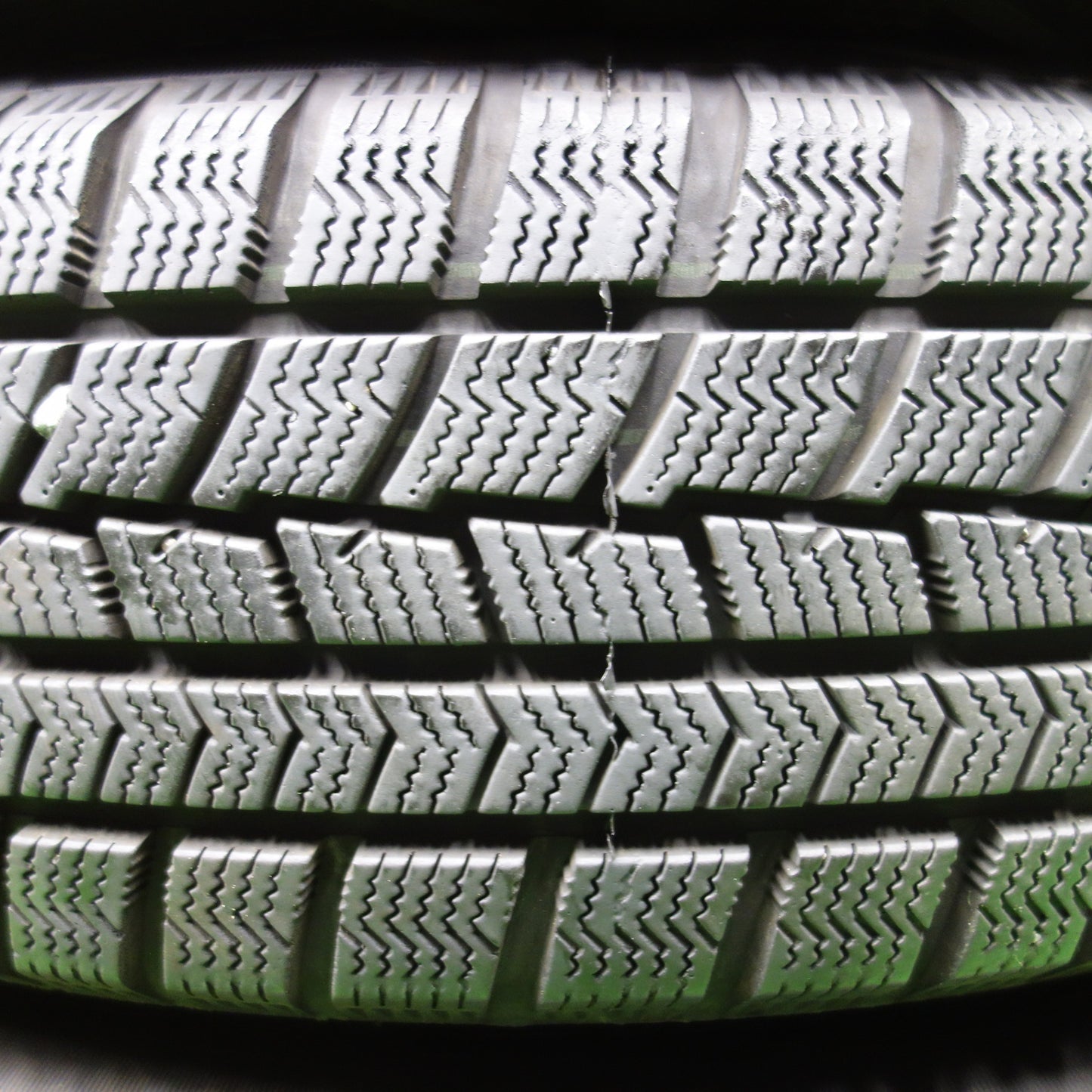 バリ溝！23年！キレイ！9.5分★スタッドレス 175/65R15 ハイフライ Win-turi 216 Varthandi ヴェルザンディ ヴェルサンディ 15インチ PCD100/4H★5120801KTス