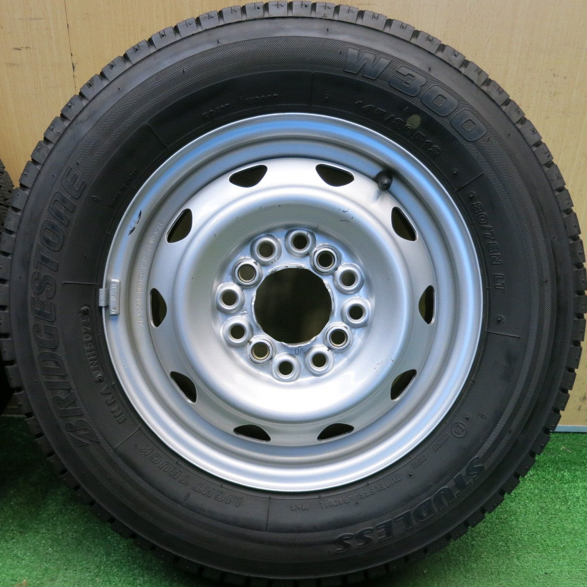 4本価格！25年◎スタッドレス 145/80R12 80/78N ブリヂストン W300 スチール ホイール 12インチ PCD100 110 114.3/4H マルチ◎6090606HAス