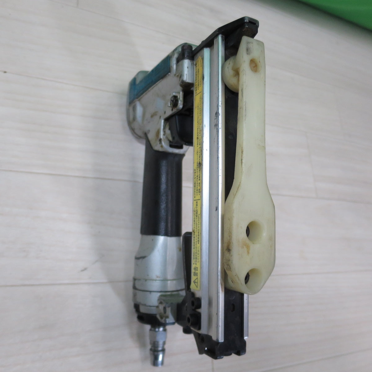 [送料無料] ☆マキタ 4mm 常圧 エア タッカ 長さ13~25mm AT425A ケース付き エア 工具☆