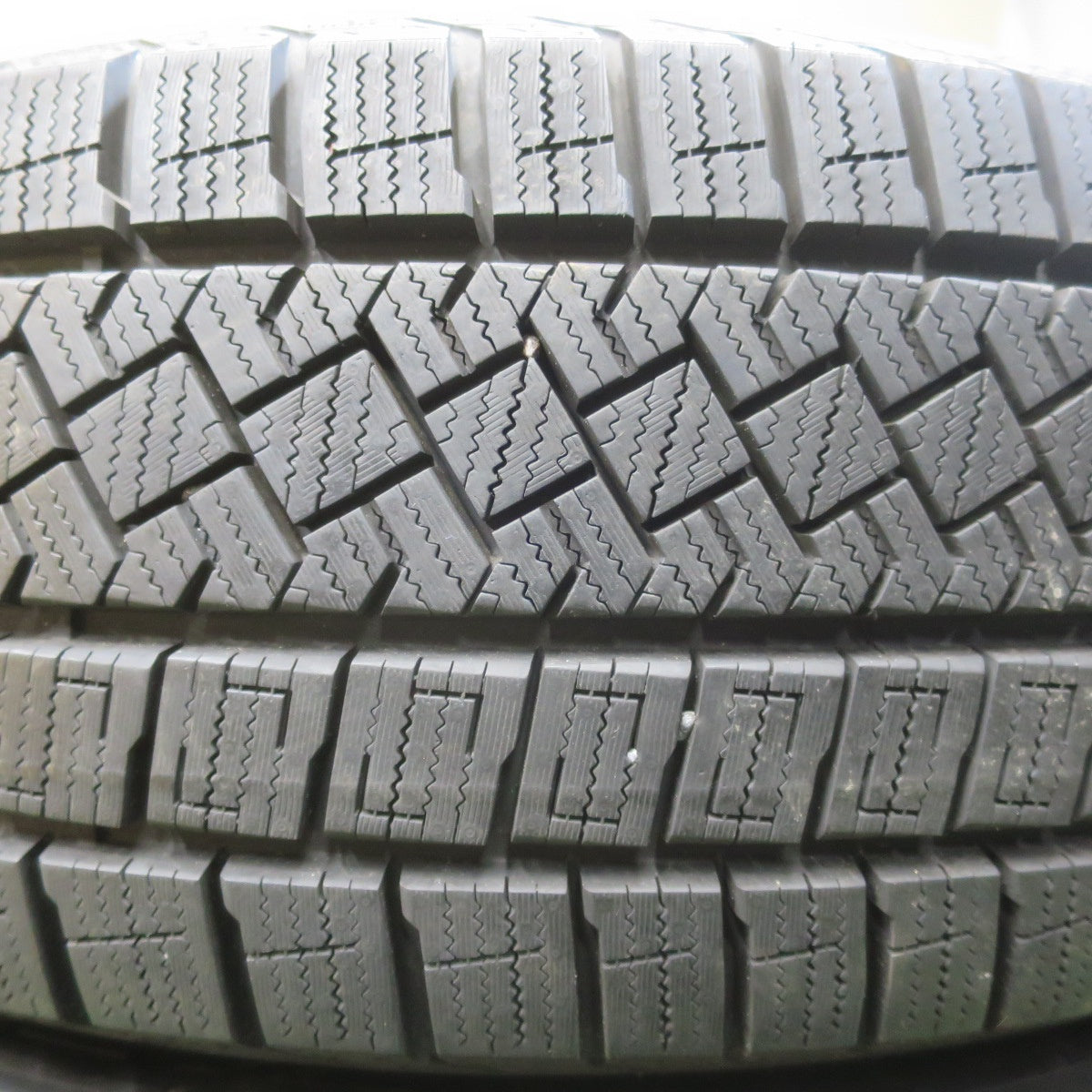 バリ溝！24年！ほぼ10分★スタッドレス 205/65R16 ピレリ アイスゼロ アシンメトリコ GMach 社外 アルミ 16インチ PCD114.3/5H★6020605イス