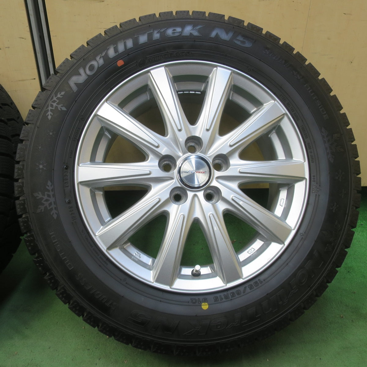 超バリ溝！23年！キレイ！ほぼ10分★プリウス 等 195/65R15 スタッドレス オートバックス ノーストレック N5 JOKER ジョーカー 15インチ PCD100/5H★6060410イス