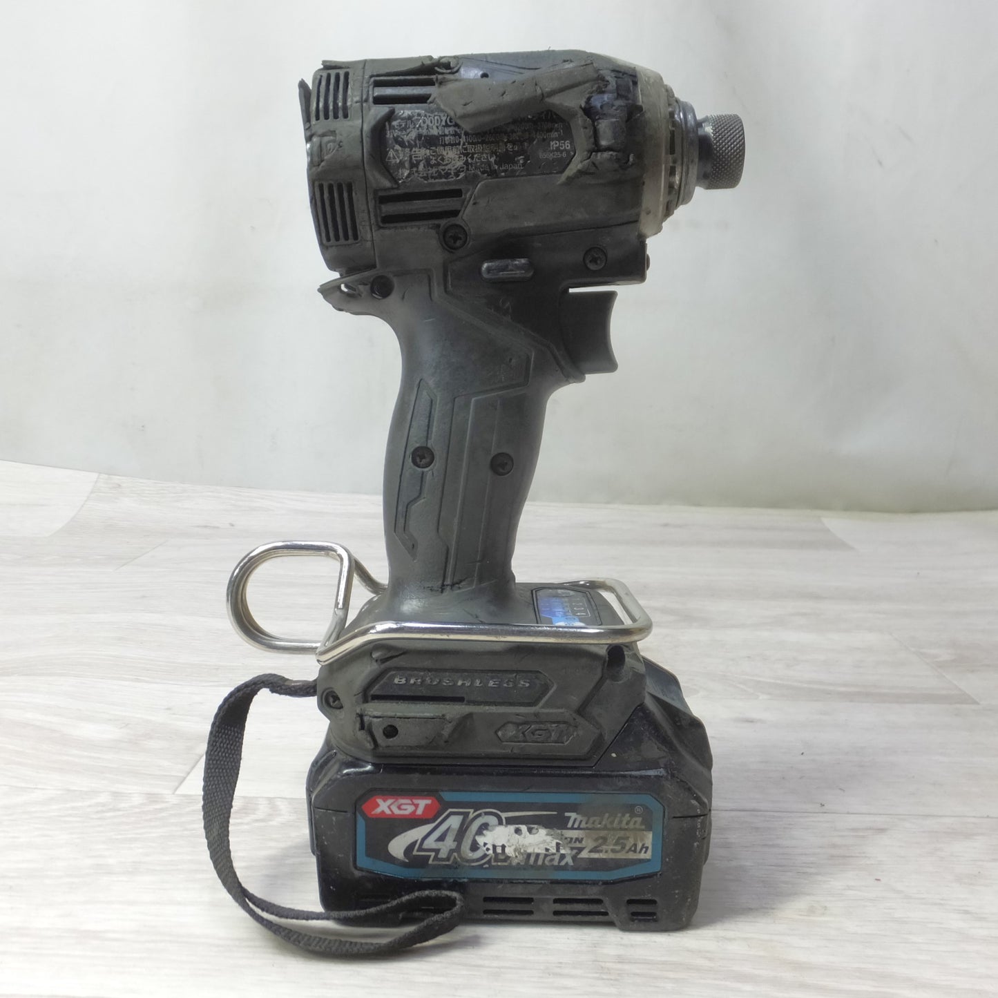 [送料無料] ◆makita マキタ 充電式インパクトドライバ TD001G 40V バッテリー2個 充電器付き 電動工具◆