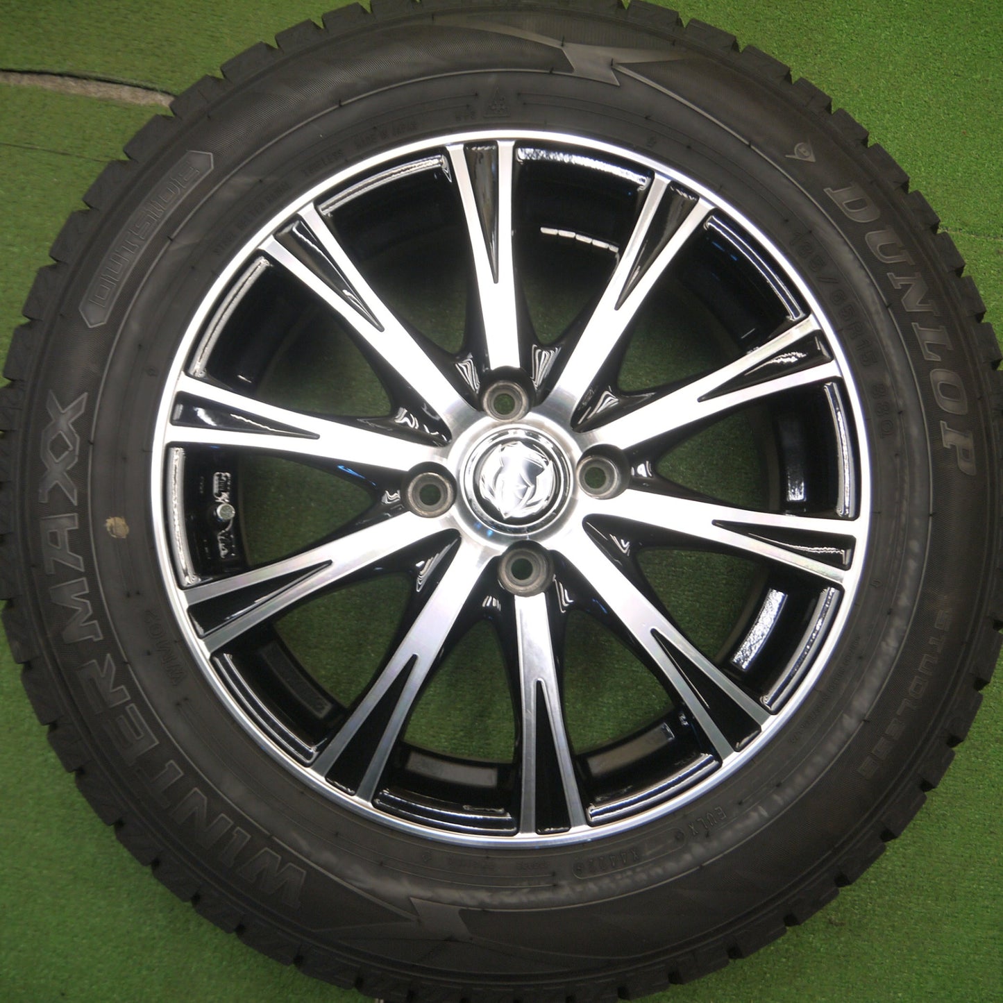 [送料無料] バリ溝！22年！ほぼ10分★スタッドレス 185/65R15 ダンロップ ウインターマックス WM02 RiZLEY ライツレー 15インチ PCD100/4H★5020408Hス