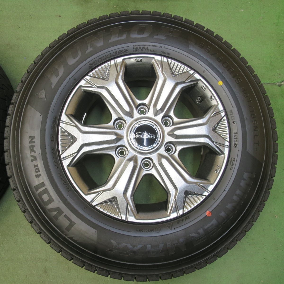 ほぼ未使用！24年！美品◎WILD CRUISING KC-X 195/80R15 107/105N スタッドレス ダンロップ ウインターマックス LV01 for VAN ワイルド クルージング 15インチ PCD139.7/6H◎6100606イス