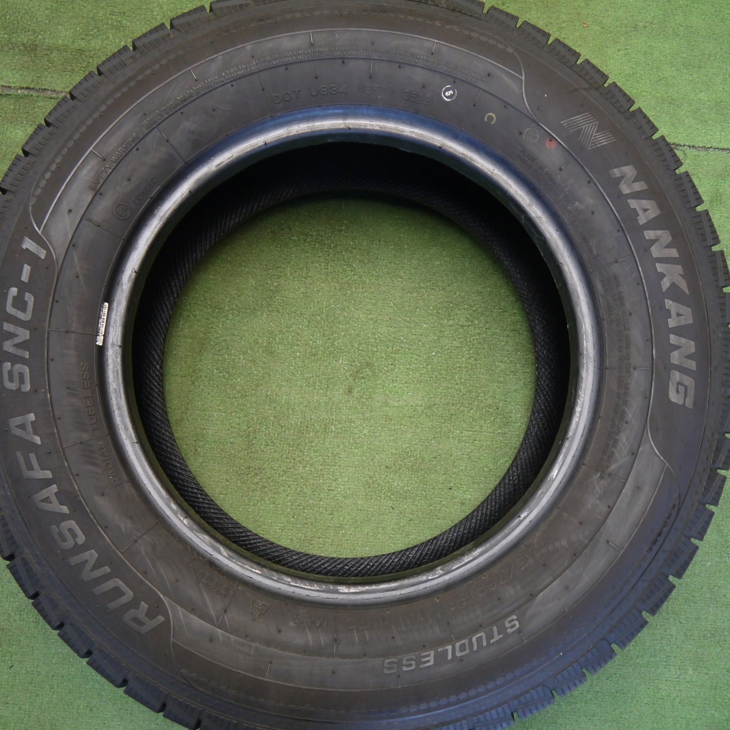バリ溝！23年！9.5分以上★215/70R15 C 109/107Q ナンカン RUNSAFA SNC-1 タイヤ 15インチ ハイエース キャラバン 等★6070305Hスタ