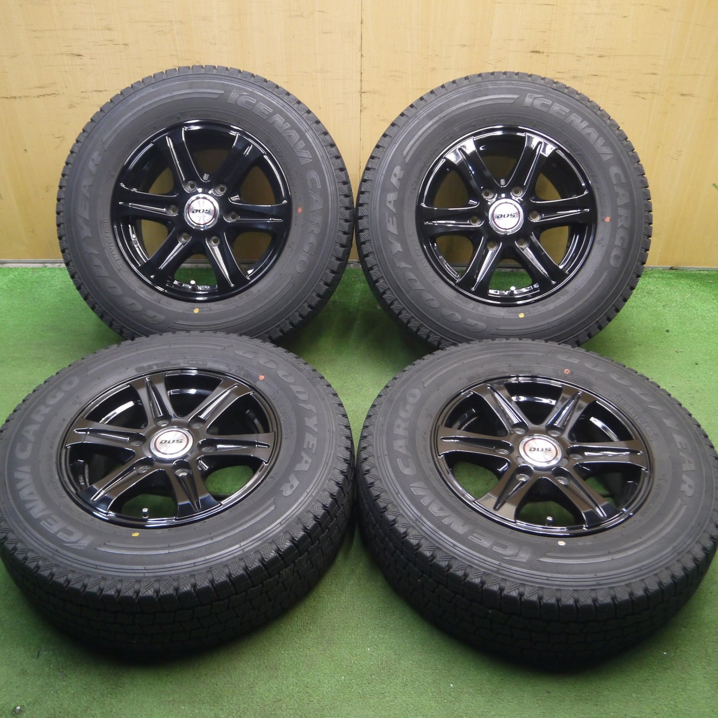 *送料無料* バリ溝！キレイ！9.5分★ハイエース等 195/80R15 スタッドレス グッドイヤー アイスナビ カーゴ D.O.S. SJ-T6 DOS PCD139.7/6H★4032711Hス