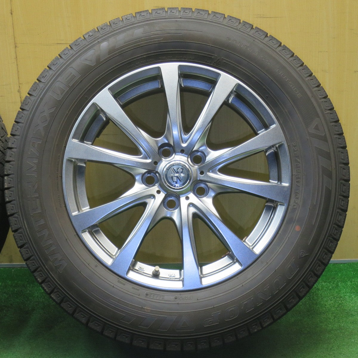 バリ溝！22年！キレイ！9.5分以上★スタッドレス 225/65R17 ダンロップ ウインターマックス 03 T.R.G. TRG 17インチ PCD114.3/5H★6021901NJス