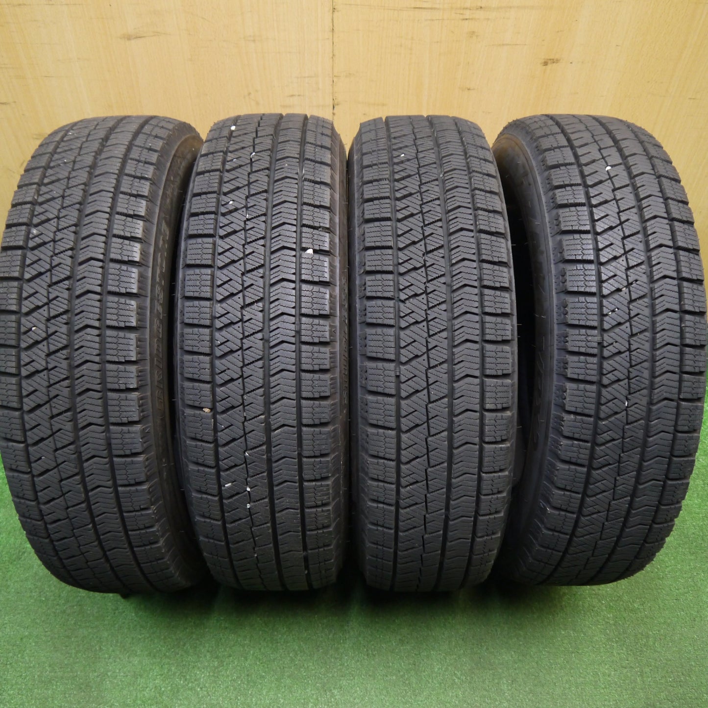 バリ溝！24年！9.5分★スタッドレス 165/70R14 ブリヂストン ブリザック VRX2 タイヤ 14インチ ヴィッツ マーチ ノート キューブ 等★5120905Hスタ